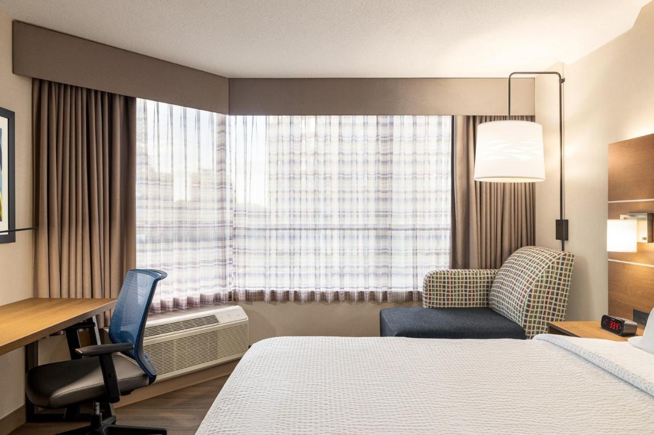 Holiday Inn Express Vancouver-Metrotown Burnaby Exterior foto