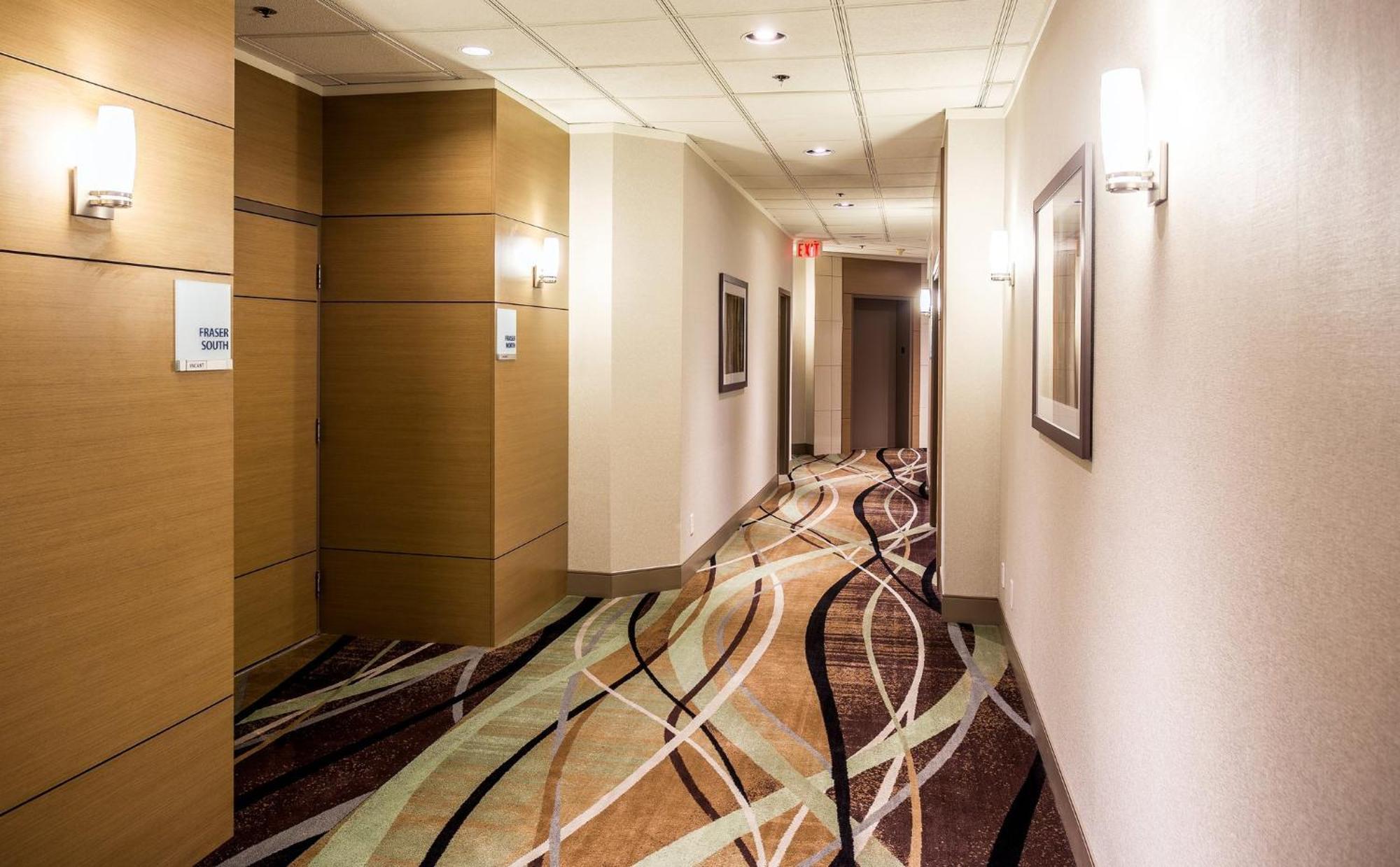 Holiday Inn Express Vancouver-Metrotown Burnaby Exterior foto